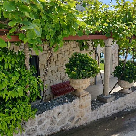 Guest House Burin Mlini Exterior photo