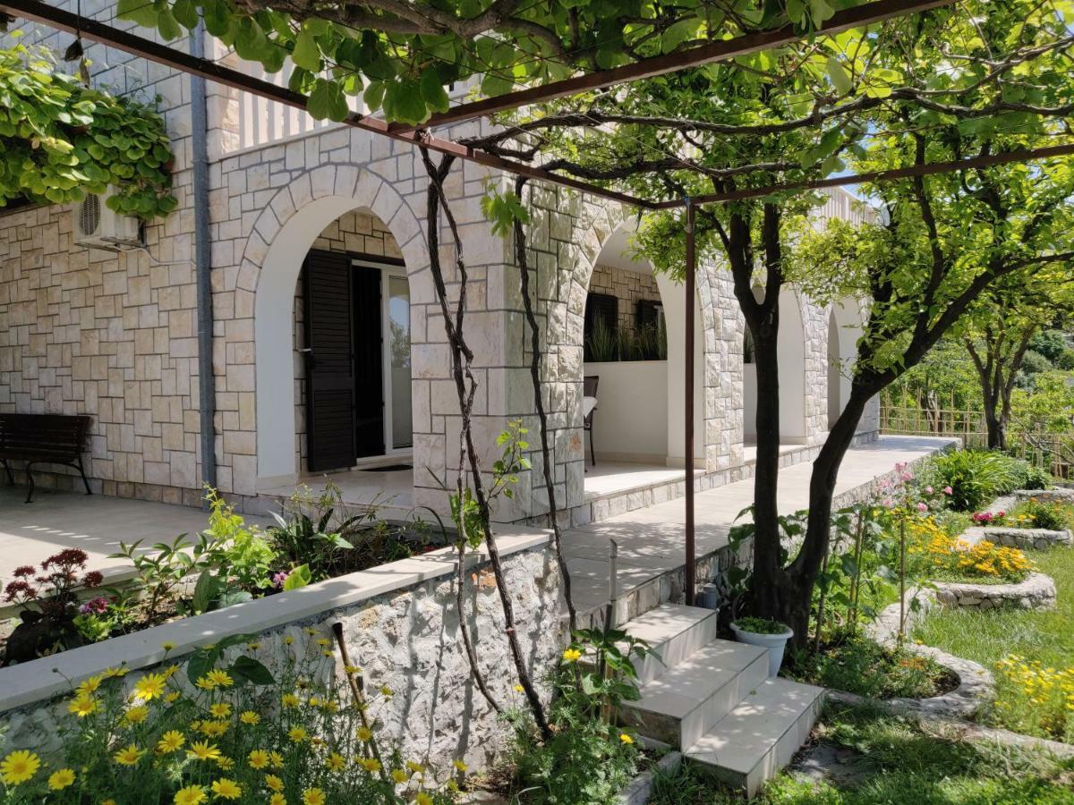 Guest House Burin Mlini Exterior photo